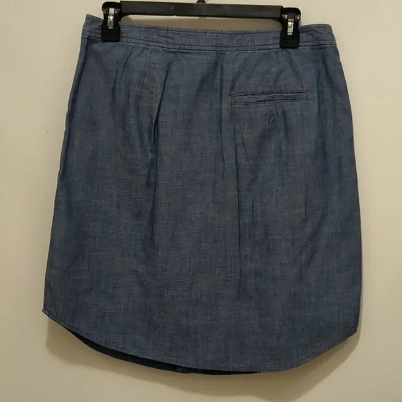 Banana Republic Blue Chambray Denim 100% Cotton Mini Skirt. Size 6 - Picture 2 of 4